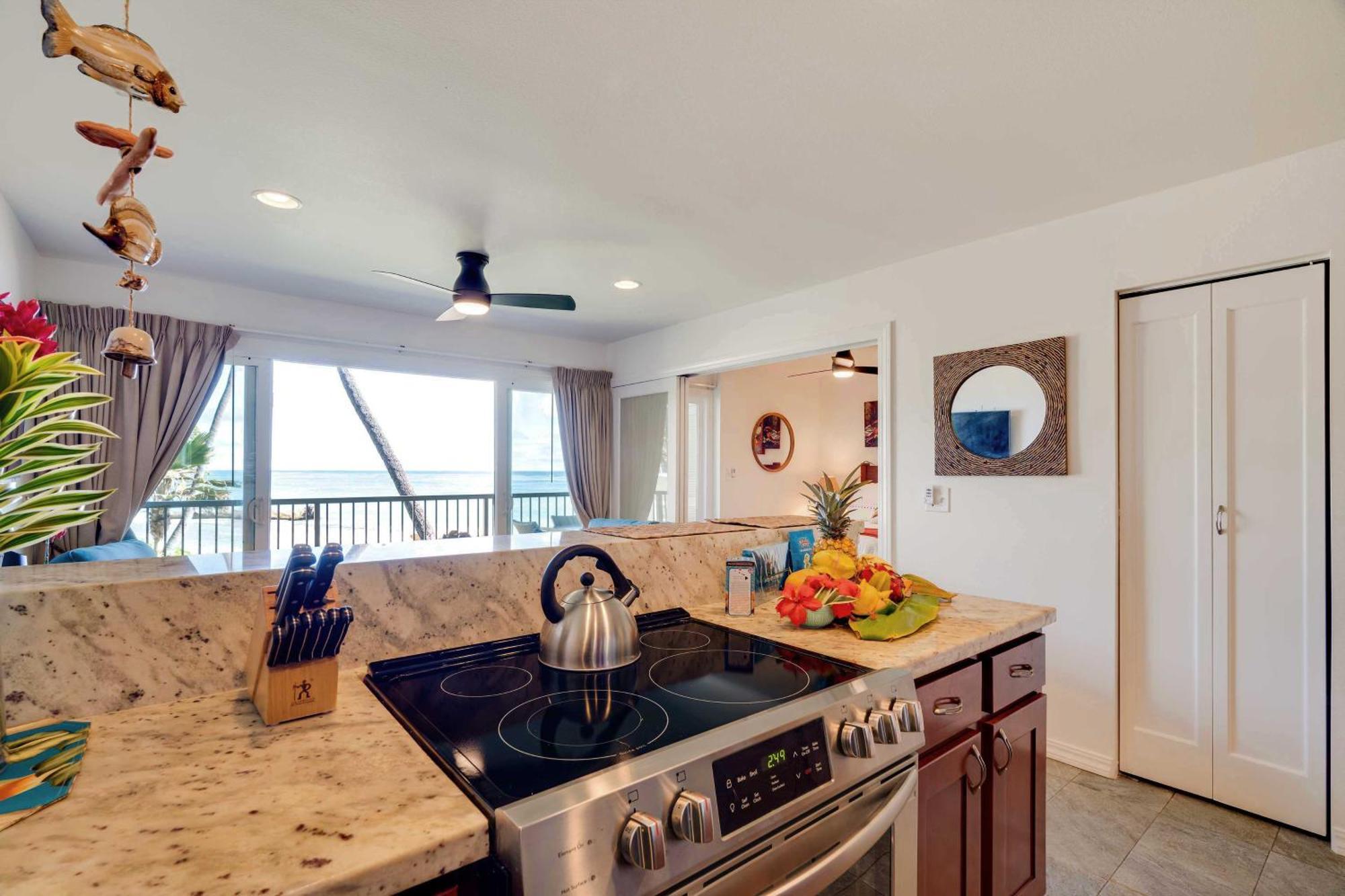 Waipouli Beachfront Condo With Balcony And Ocean Views Kapa'a Exteriör bild