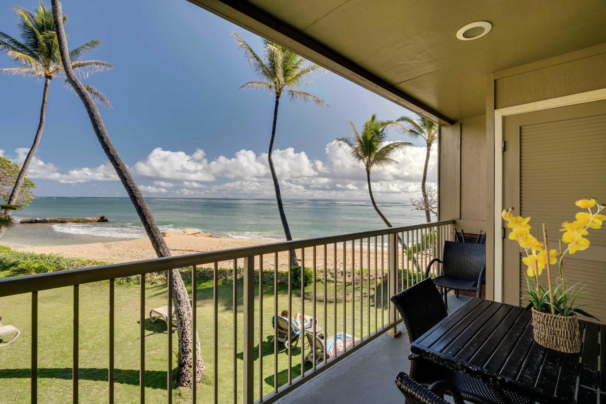 Waipouli Beachfront Condo With Balcony And Ocean Views Kapa'a Exteriör bild